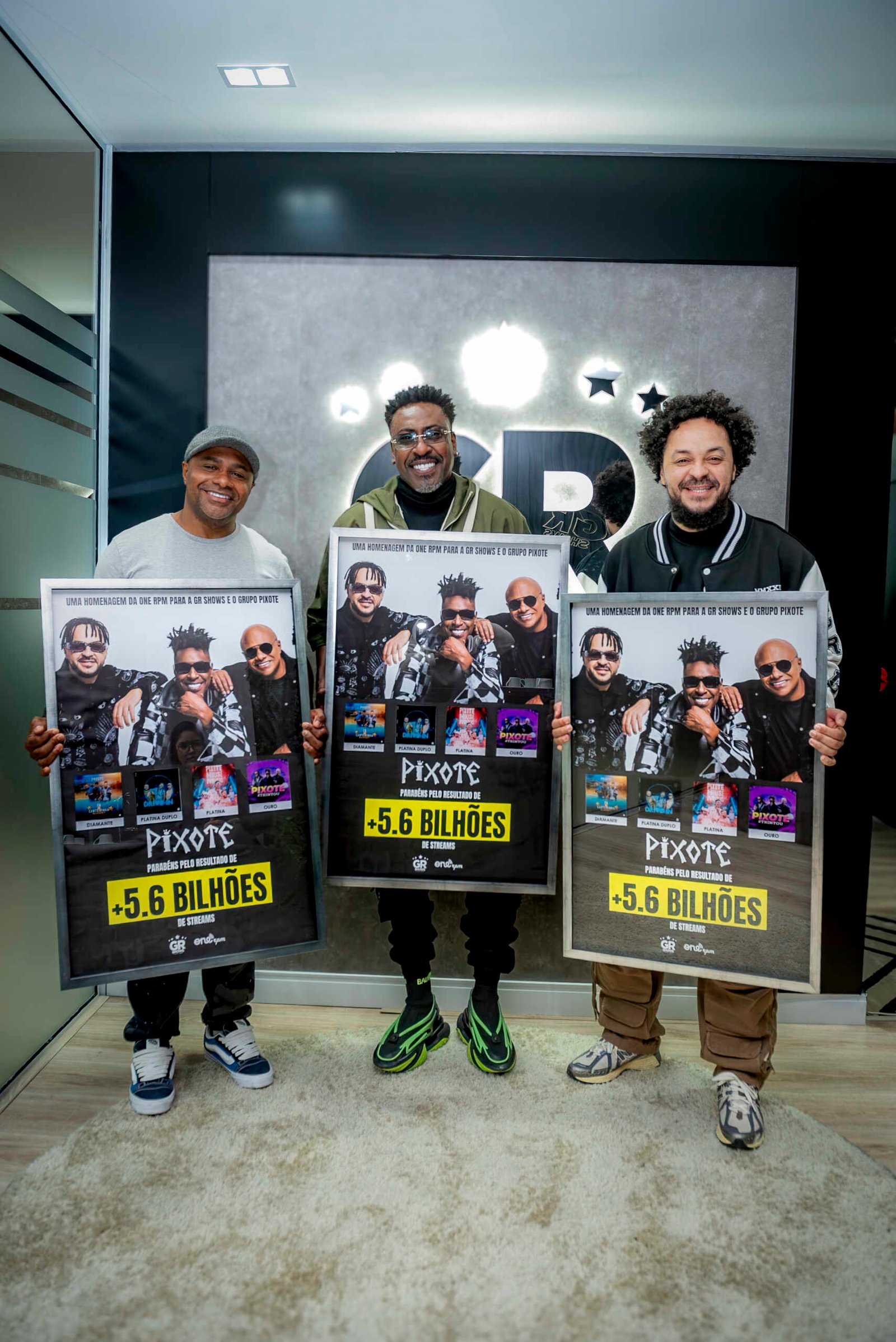 Pixote celebra 5,6 bilhões de streams e comemora com prêmios de Diamante, Platina e Ouro 18 @kennedyrichelly 4 scaled