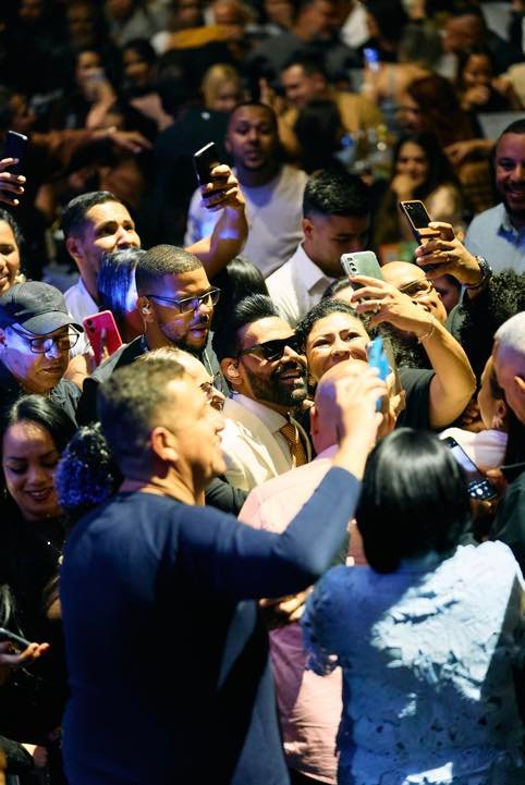 Pablo faz estreia emocionante no Espaço Unimed e leva público ao delírio em São Paulo 26 DSC00853