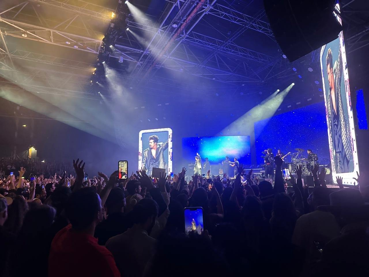 Luan Santana vive noite histórica com show esgotado em Paris e público emocionado 19 PHOTO 2025 10 31 21 34 42