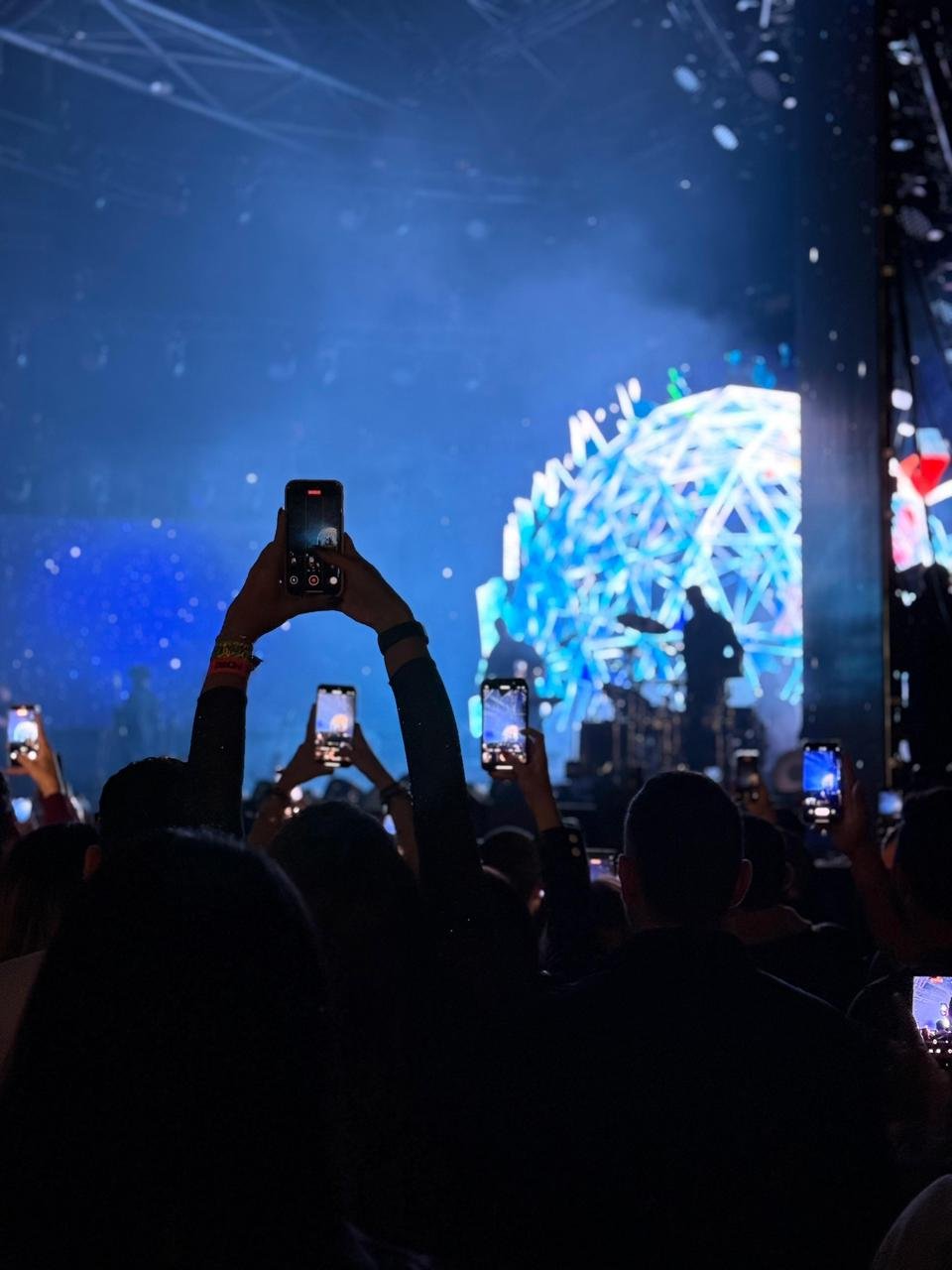 Luan Santana vive noite histórica com show esgotado em Paris e público emocionado 18 PHOTO 2025 10 31 21 34 43