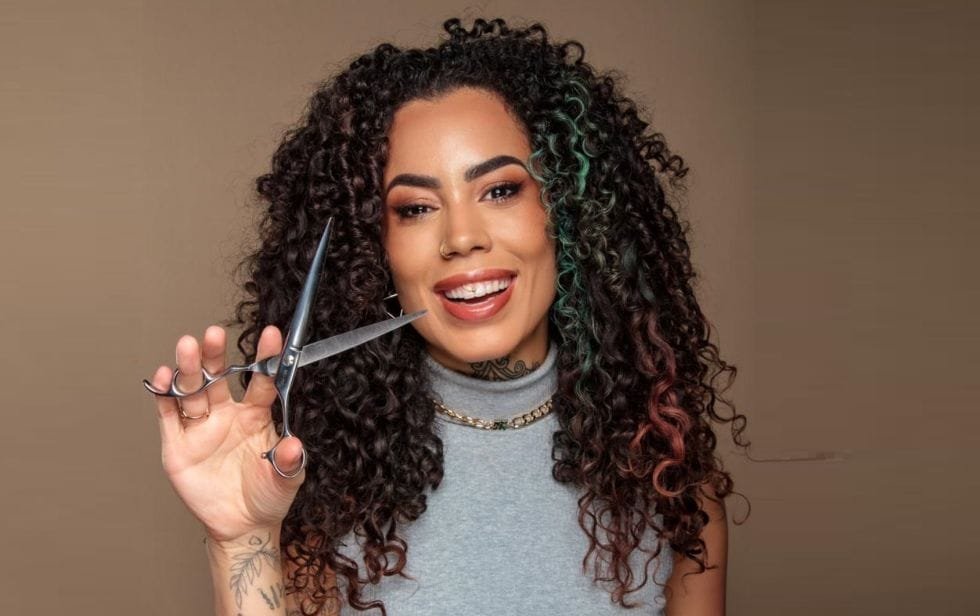 Nataly Sgoviah mostra a importância da Terapia Capilar Naturalista