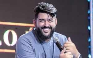 MMA Gospel? Cantor Rafael Querido cria evento de luta dentro de igreja em Curitiba