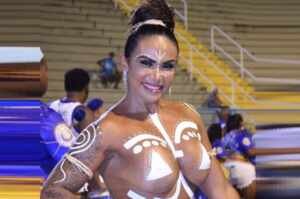 Musa Andrea Martins realiza homenagem ao Grupo Olodum no ensaio da Sapucaí