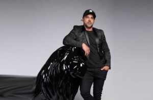 Ricardo Andrade, se destaca no mundo das artes e se torna referência entre artistas e celebridades
