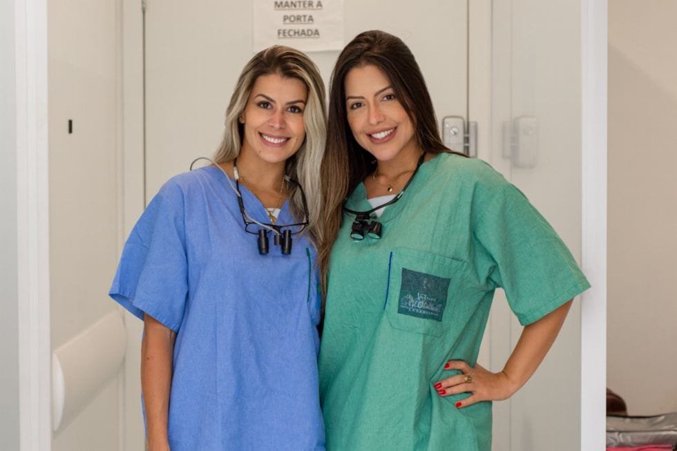 Ex-BBB Laís Caldas inicia curso com a Dra. Cintia Carvalho, expert em implantes capilares Ex-BBB Laís Caldas inicia curso com a Dra. Cintia Carvalho, expert em implantes capilares