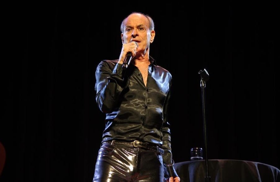 Ney Matogrosso se apresenta em The Town Hall em New York com casa lotada