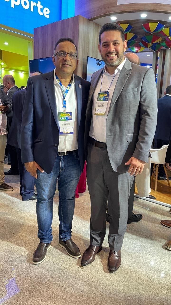 Sidney Ribeiro e outras pessoas