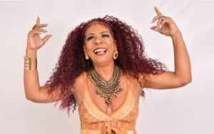 Cantora Denise Mattos vem conquistando a todos com o videoclipe do hit ‘Guerra’