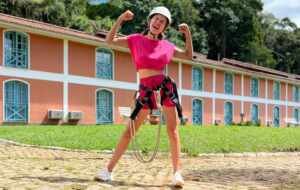Debby Lagranha curte lazer no Hotel Fazenda Resort Cachoeiras de Cavaru