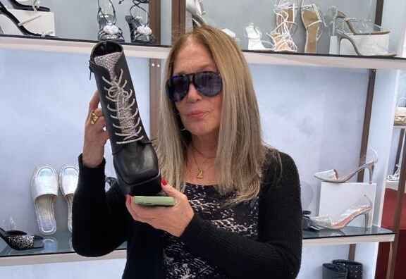 Susana Vieira vai às compras em shopping, na Zona do Sul do Rio Susana Vieira vai às compras em shopping, na Zona do Sul do Rio