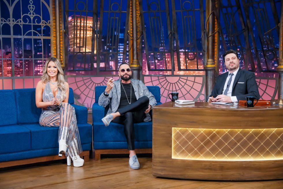 Em entrevista a Danilo Gentili, cantor Latino revela estar velho e querer sossegar 17 Latino e sua esposa Raffa Rarbbie - Crédito da Foto: Lourival Ribeiro / SBT