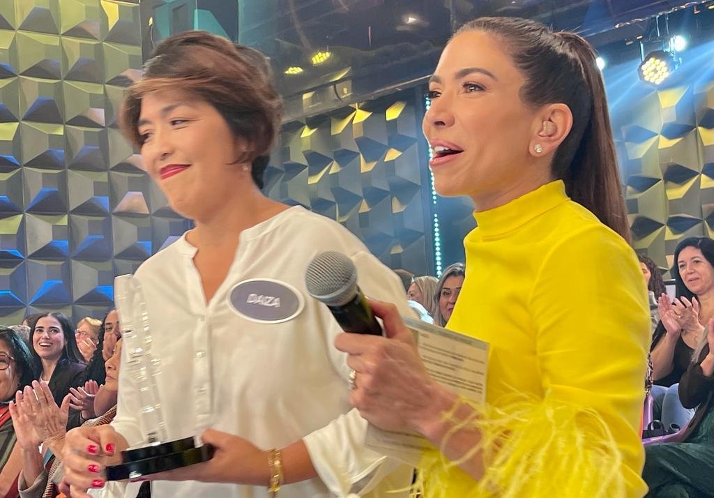 Ritmo de festa no Réveillon: 'Programa Silvio Santos' reexibe especial de 60 anos da atração neste domingo 21 Patricia Abravanel com Daiza Lazarte Barros, a ‘Menina do Bambu’ - Foto Renato Cipriano - EGO Brazil
