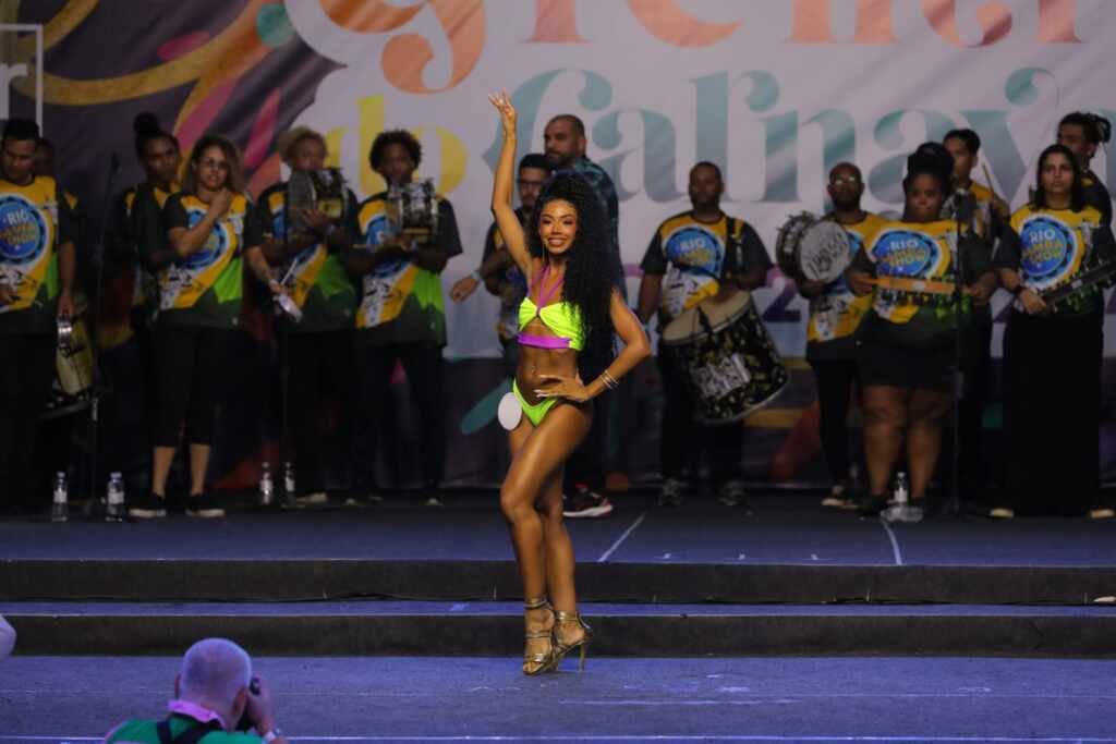 Jessica Costa é a nova rainha de bateria da União Cruzmaltina