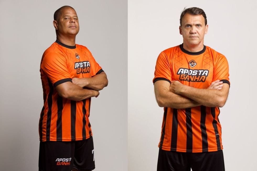 Aposta Ganha lança o Fortune Gol um Jogo completamente personalizado 19 Os craques Marcelinho Carioca e Petkovic - Credito da Foto: Aeromovie / Divulgação