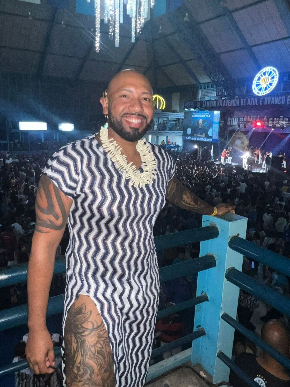 Estilista Daniel Zarmano fecha temporada de finais de samba e já inicia planejamento 2024 19 Daniel Zarmano