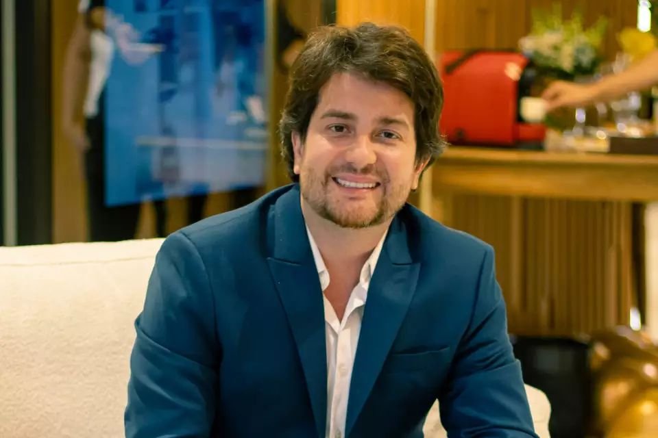 Médico Ivan Rollemberg desembarca em Brasília e anuncia Human Clinic na capital Médico Ivan Rollemberg desembarca em Brasília e anuncia Human Clinic na capital