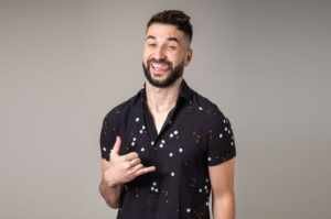 Xaxa é considerado um dos comediantes mais loucos do Brasil e vem conquistando milhões de Views