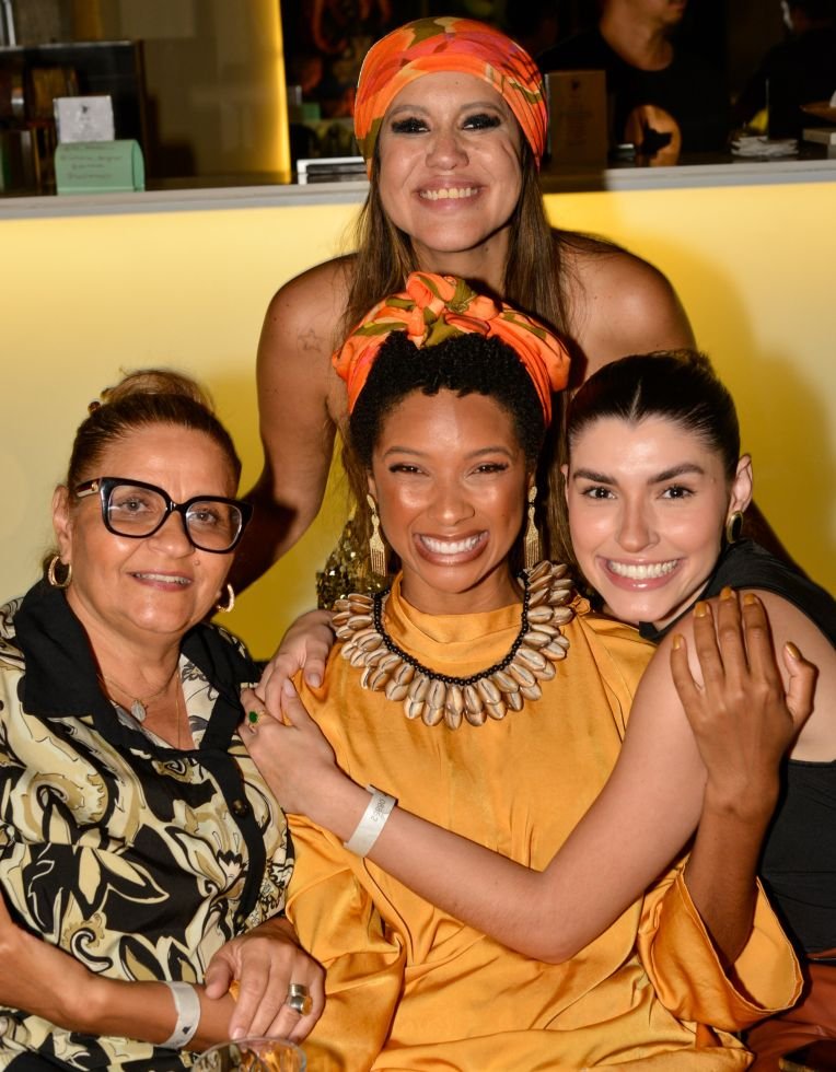 Isadora Maia e Catarina Seligman se uniram em Collab de lenços em São Paulo 23 Catarina Seligman, Claudia Assis, Carol Amaral e Ana Paula Guedes - Crédito das Fotos: João Sal / Divulgação