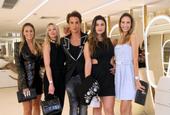 Famosos prestigiam inauguração do MadaMM, o espaço de beleza mais luxuoso do RJ 24 Fernanda Rigon, Ale Maia, Walter Pfeilsticker, Adriana Costa e Shaiane Botelho - Foto: Divulgação