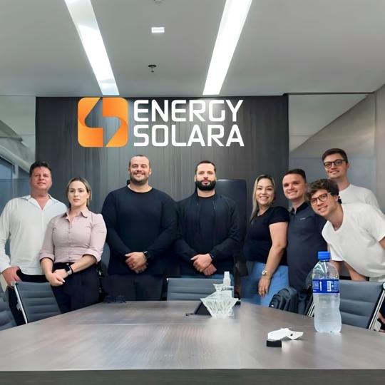 Energy Solara: Inovação e Sustentabilidade no Setor de Energia Renovável Energy Solara: Inovação e Sustentabilidade no Setor de Energia Renovável