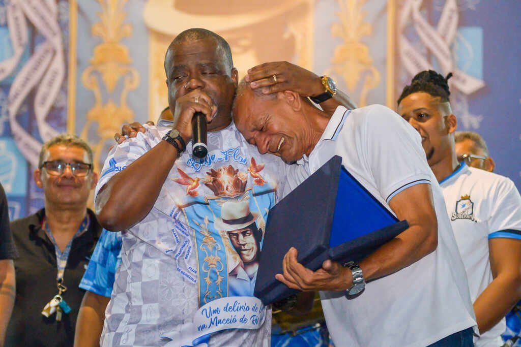 Beija-Flor de Nilópolis homenageia colaboradores veteranos em ensaio emocionante Beija-Flor de Nilópolis homenageia colaboradores veteranos em ensaio emocionante