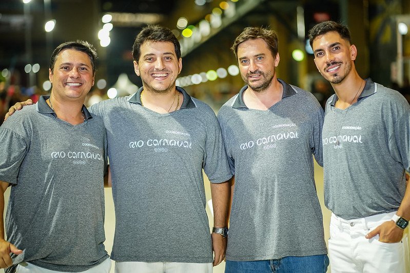 Primeiro dia dos mini desfiles na cidade do samba marcam público no RJ Primeiro dia dos mini desfiles na cidade do samba marcam público no RJ