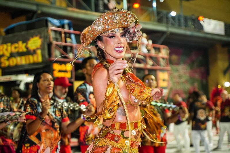 Primeiro dia dos mini desfiles na cidade do samba marcam público no RJ 28 Fotos: Eduardo Hollanda , Thiago Valladares, Léo Queiroz / Divulgação Rio Carnaval