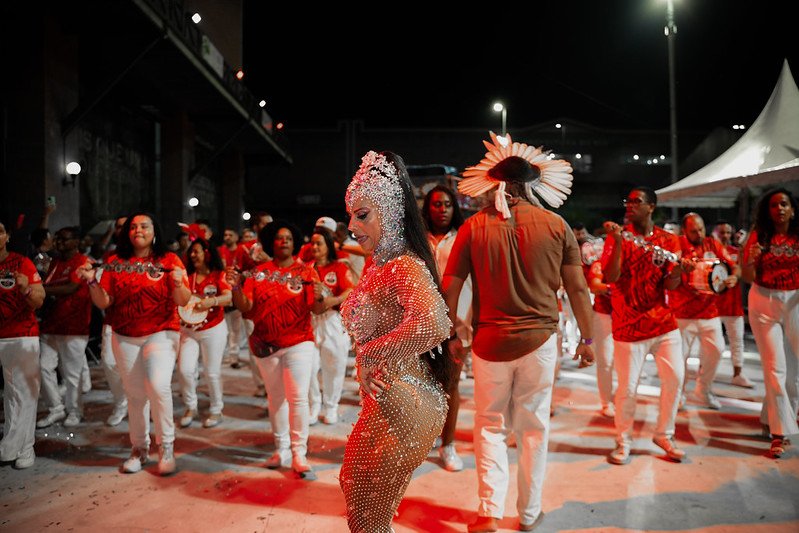 Primeiro dia dos mini desfiles na cidade do samba marcam público no RJ 31 Fotos: Eduardo Hollanda , Thiago Valladares, Léo Queiroz / Divulgação Rio Carnaval