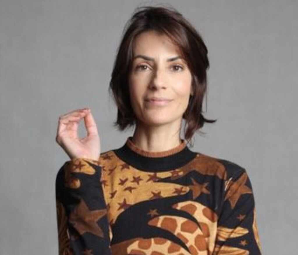 Maika Lois: Uma Voz de Força e Inspiração na Luta Contra a Esclerose Múltipla Maika Lois: Uma Voz de Força e Inspiração na Luta Contra a Esclerose Múltipla