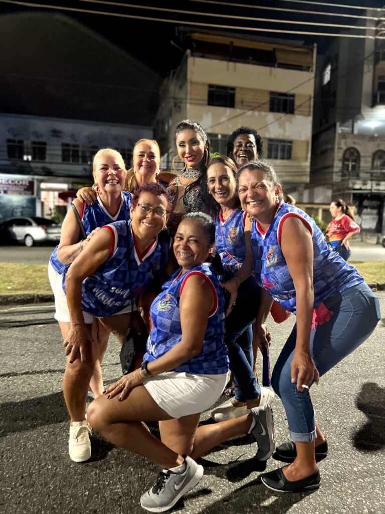 Amanda Fernandes estreia como musa em ensaio de rua da União da Ilha Amanda Fernandes estreia como musa em ensaio de rua da União da Ilha