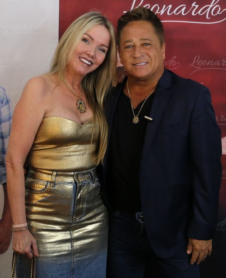 Renomada Dra. Luciana Granja prestigia show do cantor Leonardo no RJ 17 Dra. Luciana Granja e o cantor Leonardo - Crédito da Foto: Divulgação