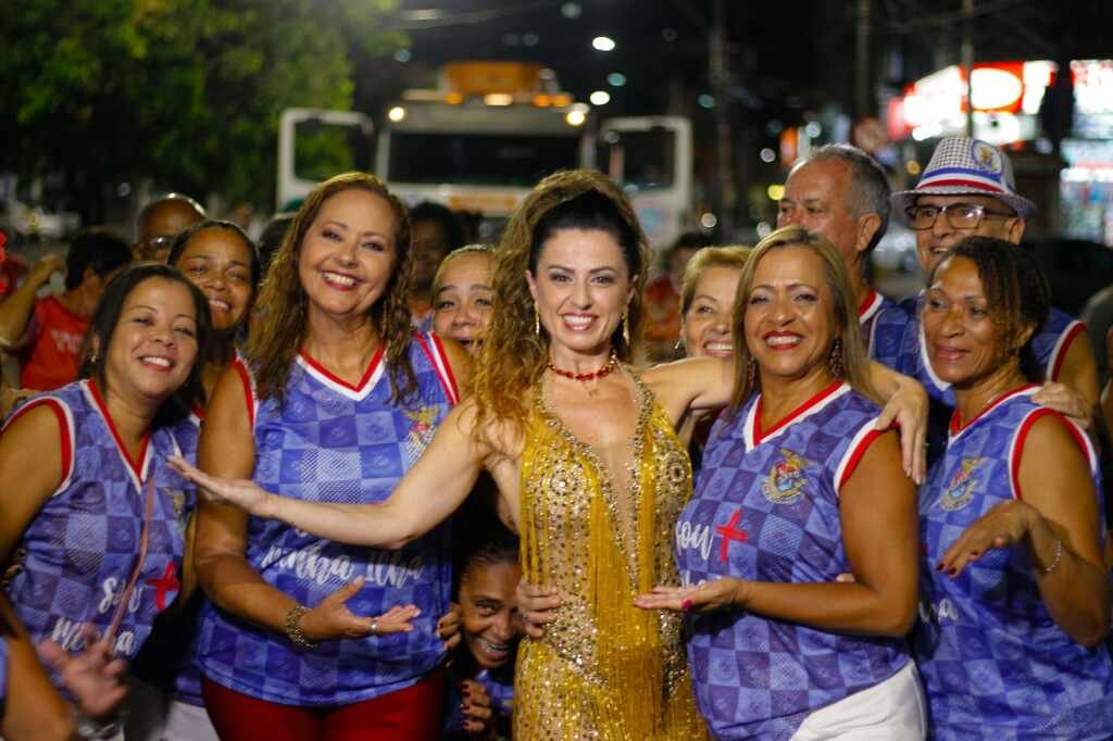 Tatiana Breia cai no samba com Bruna Bruno em ensaio de rua da União da Ilha 19 Tatiana Breia Foto @eudenilsonsd 3