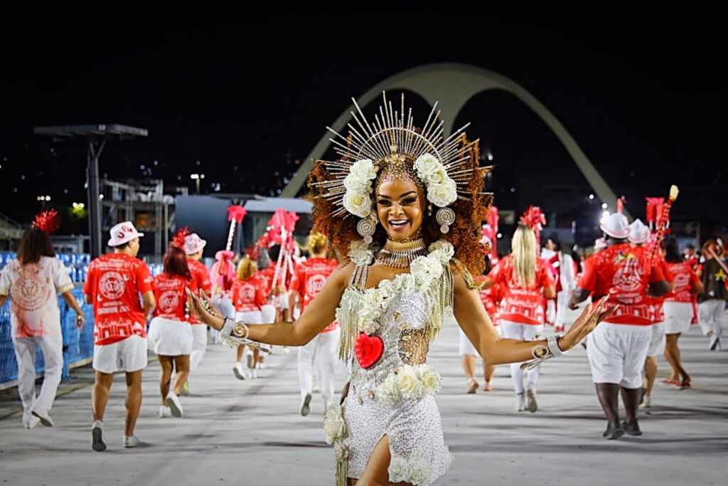Musa Anny Alves Brilha no Ensaio Técnico da Unidos de Padre Miguel
