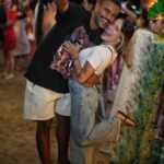 Lucas Pizane curte prévia de Carnaval em Salvador ao lado da namorada