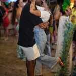 Lucas Pizane curte prévia de Carnaval em Salvador ao lado da namorada
