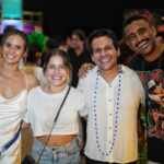 Lucas Pizane curte prévia de Carnaval em Salvador ao lado da namorada
