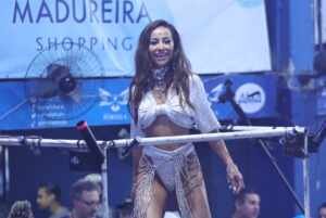 Portela recebe a Unidos de Vila Isabel com presença de Sabrina Sato