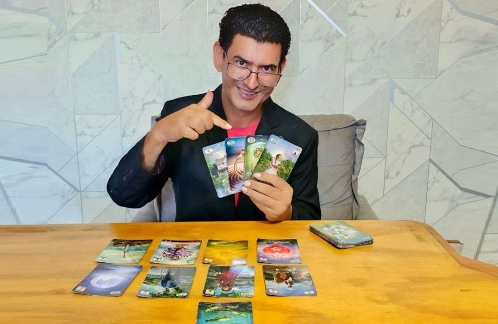 Saiba o que foi revelado ao famoso internacional que veio ao Brasil se consultar com Val Couto Saiba o que foi revelado ao famoso internacional que veio ao Brasil se consultar com Val Couto