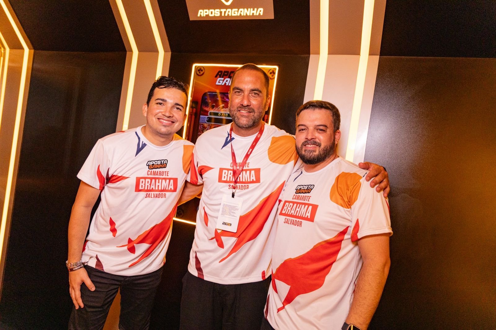 Segundo dia de carnaval em Salvador conta com patrocinador Aposta e Ganha e atriz Deborah Secco 13 Ceo Ramon Aposta Ganha, Guto Ceo 2GB e Magno Diretor de Eventos Aposta Ganha - Credito da Foto: Jailton Suzart / Divulgação