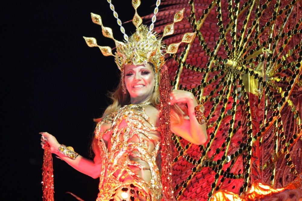 Destaque de Luxo do Carnaval de São Paulo, Thais Moreira brilha como Sol Destaque de Luxo do Carnaval de São Paulo, Thais Moreira brilha como Sol