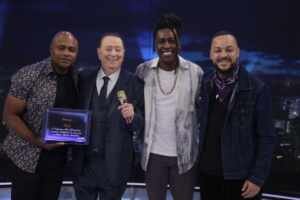 Programa Raul Gil homenageia Pixote por seus 30 anos de sucessos
