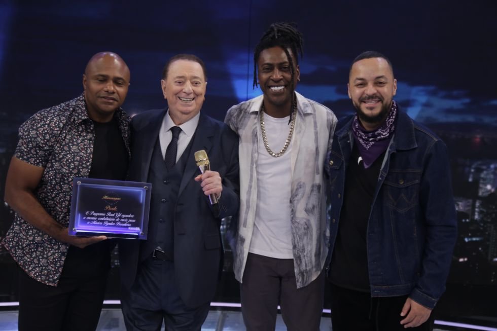 Programa Raul Gil homenageia Pixote por seus 30 anos de sucessos Programa Raul Gil homenageia Pixote por seus 30 anos de sucessos