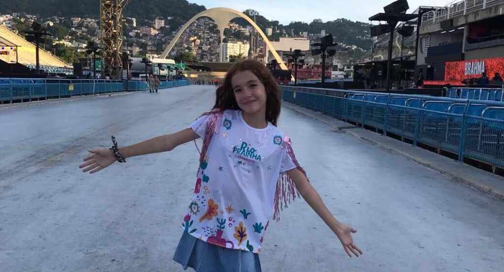 Estrela de Brilho Próprio: Valentina Couto Encanta o Camarote Rio Prainha no Carnaval