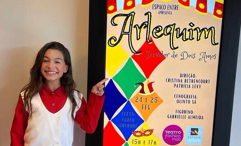 Sophia Guedes Retorna aos Palcos com Brilho em 'Arlequim, Servidor de Dois Amos' no Rio