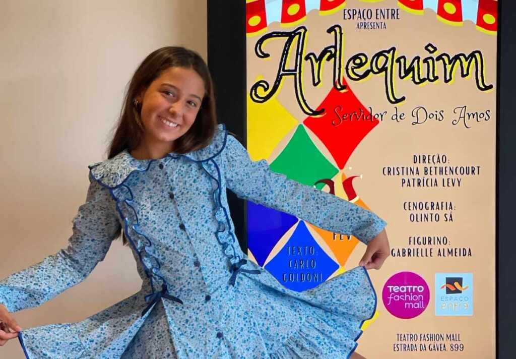 Estreia triunfal de Fernanda Retes nos palcos do Rio com 'Arlequim, servidor de Dois Amos