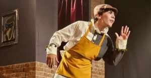 Arthur Policarpo celebra novo papel no teatro