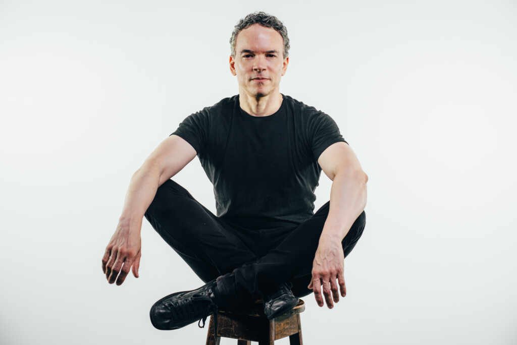 Ricardo Soares traz o vilão Octávio à vida no aguardado filme "Jorge da Capadócia"