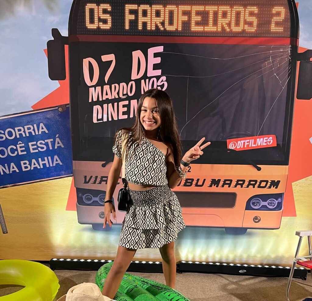 Sophia Guedes celebra o triunfante retorno de ‘Os Farofeiros 2’ no Rio de Janeiro Sophia Guedes celebra o triunfante retorno de 'Os Farofeiros 2' no Rio de Janeiro