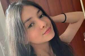 Jolie encanta como Karen em A Infância de Romeu e Julieta’enquanto a trama se aproxima do desfecho