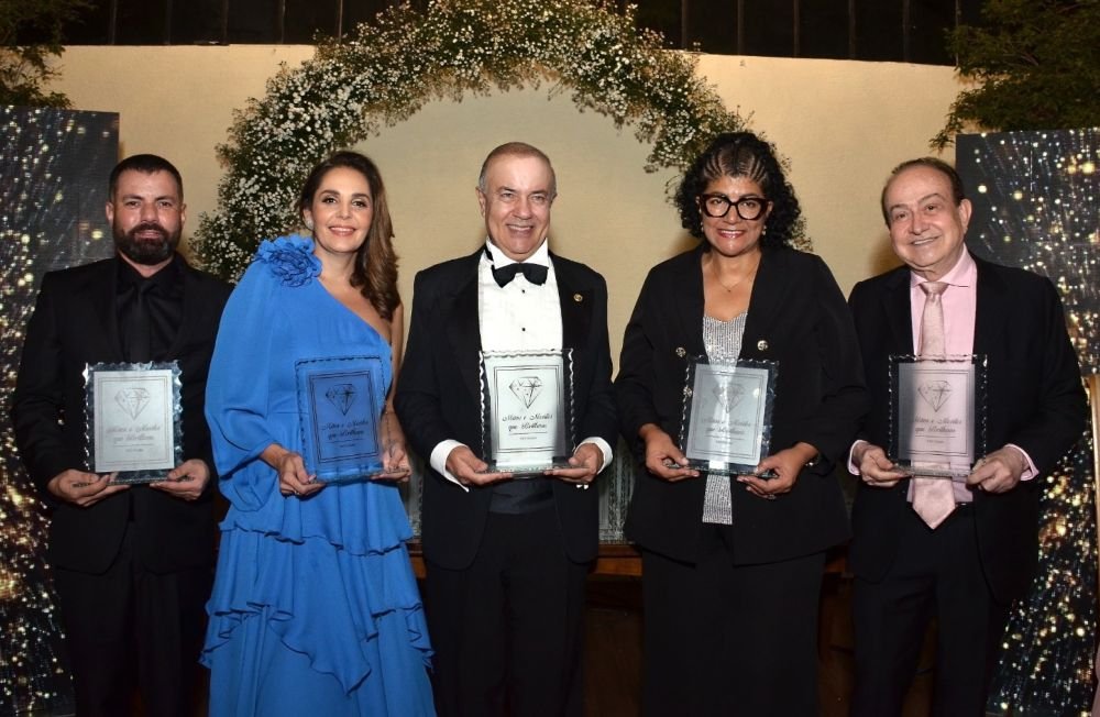 Dr Daniel Souza Filho, Dra Renata Lengruber, Dr Aonio Vieira, Elza Paulino e Dr Eduardo Gomes de Azevedo